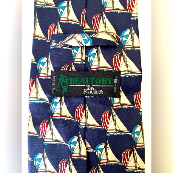 Men’s 100% silk dark navy blue neck tie with beautiful pattern of sailboats - Picture 3 of 4